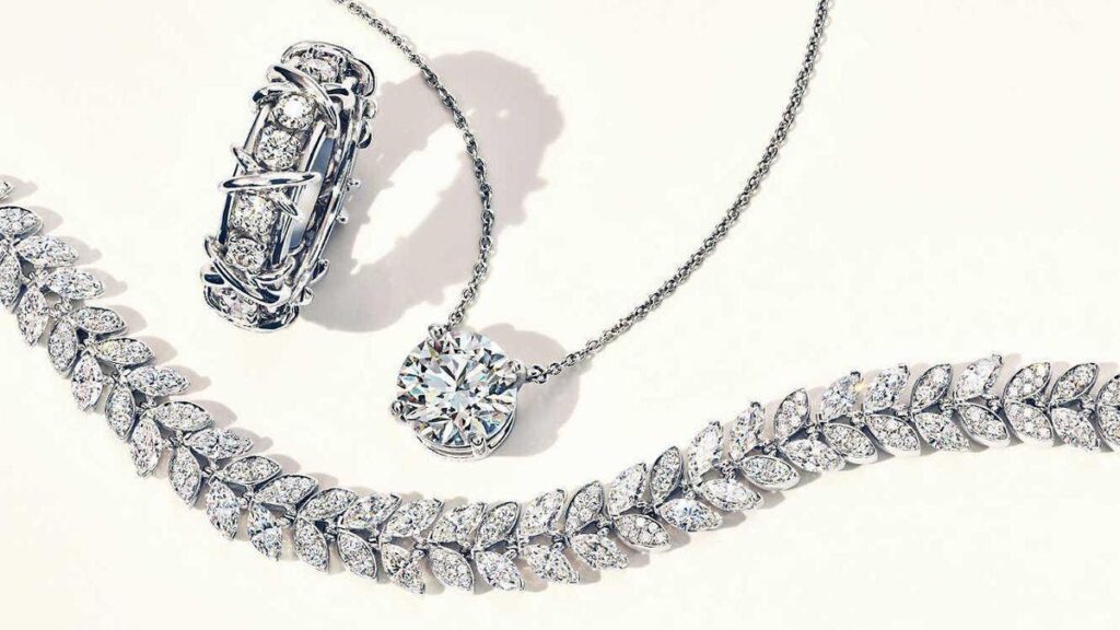 Berlian Warna-warni: Eksplorasi Keindahan Fancy Colored Diamonds